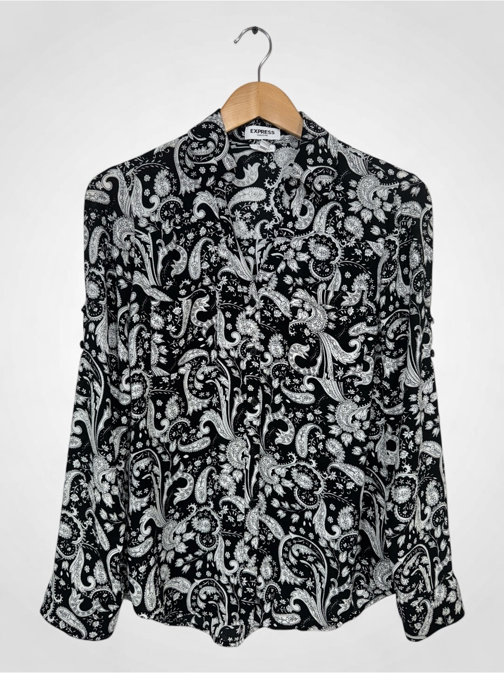 WSH79 {Express} "Portofino} Black White Floral Paisley Button Down Blouse